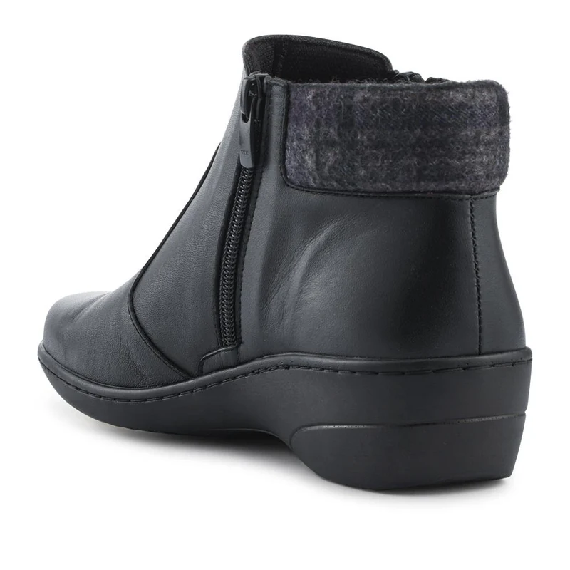 Wide-Fit Leather Lightweight Ankle Boots - LUCK42000 / 328 506 - Black