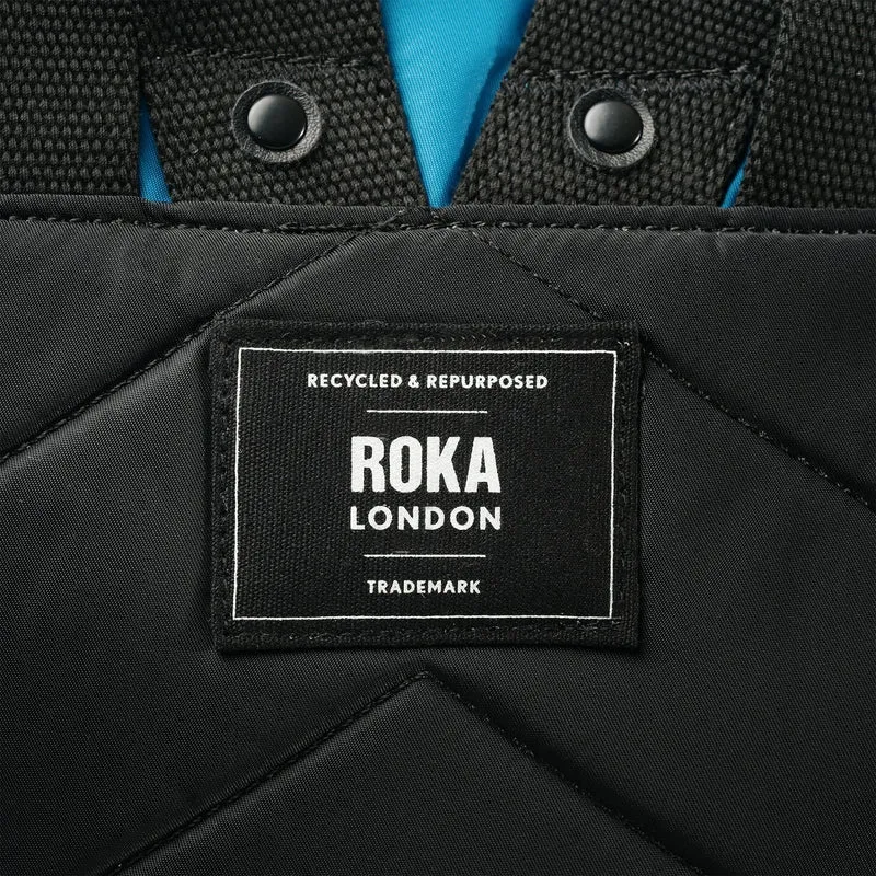 ROKA Kreativer Abfall Bantry B Black / Sea Port Kleine Tasche aus recyceltem Nylon