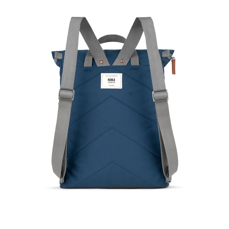 ROKA Finchley Eine große Tasche aus recyceltem, dunkelblauem Canvas