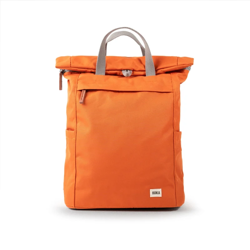 ROKA Finchley Eine große Tasche aus recyceltem Canvas in Atomorange