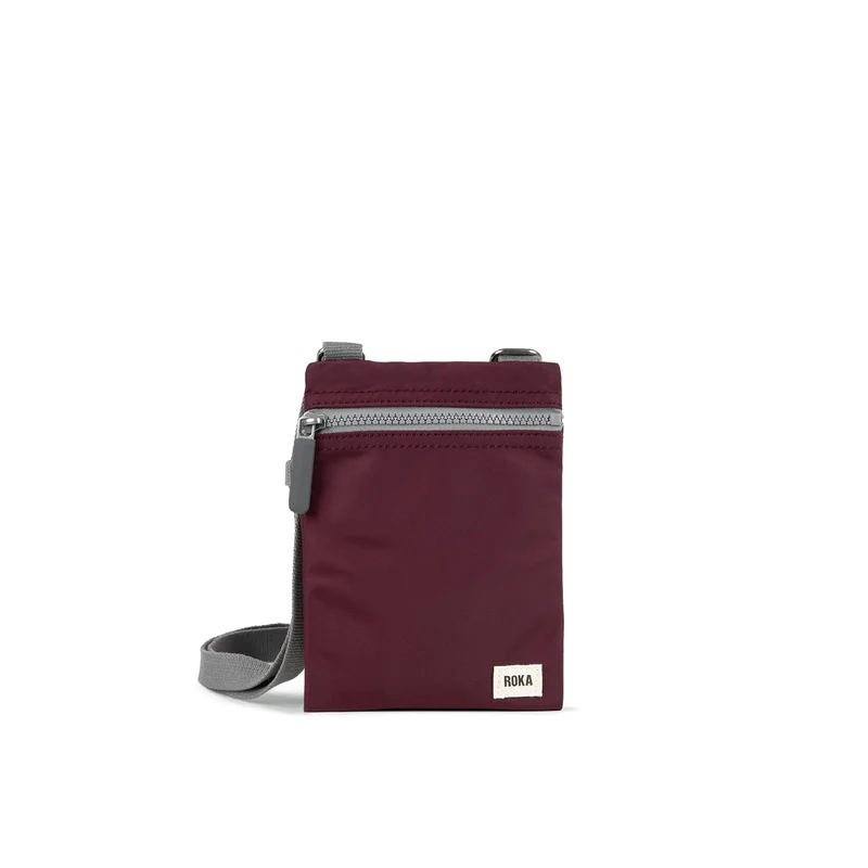 ROKA Chelsea Pflaumenfarbene Tasche aus recyceltem Nylon