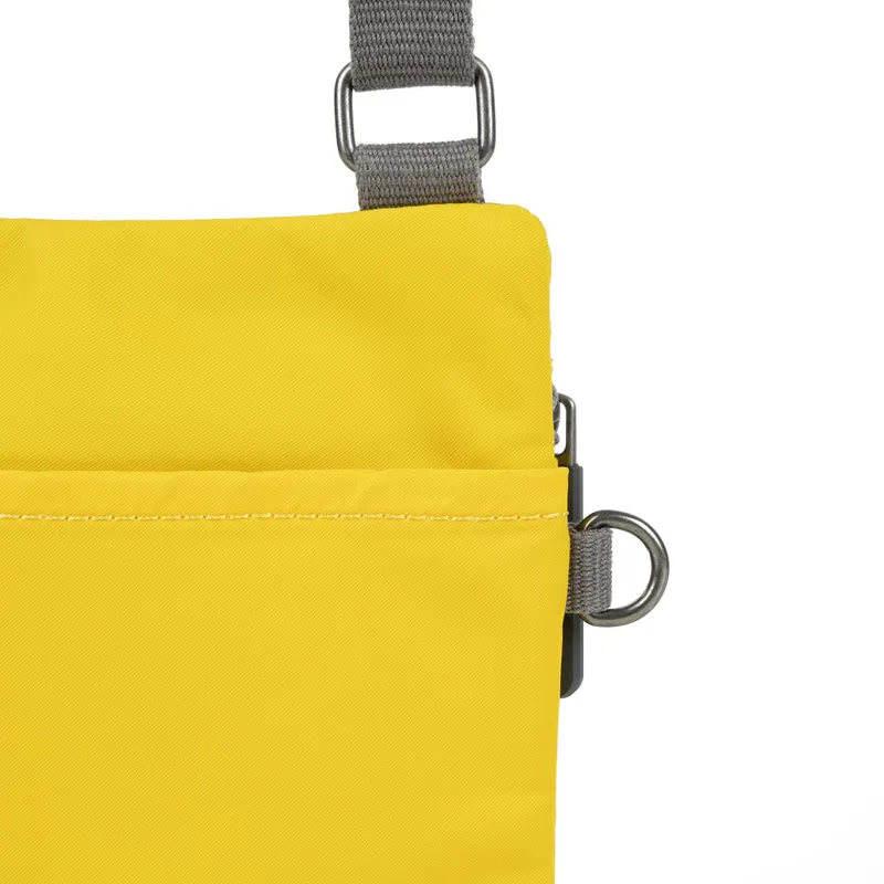 ROKA Chelsea Senfgelbe, recycelte Nylontasche in Einheitsgröße