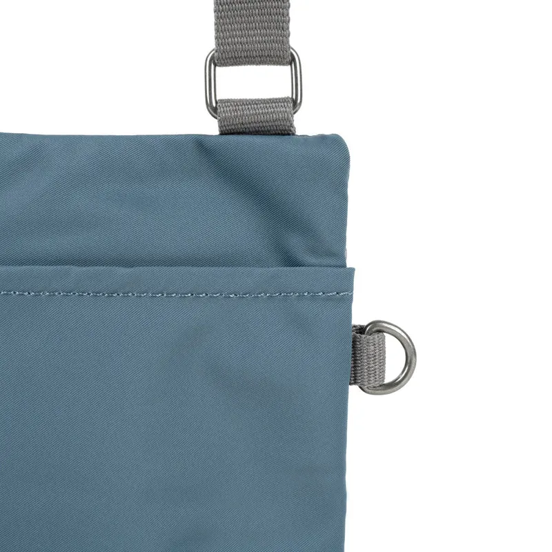 ROKA Chelsea Tasche aus recyceltem Nylon der US-Luftwaffe