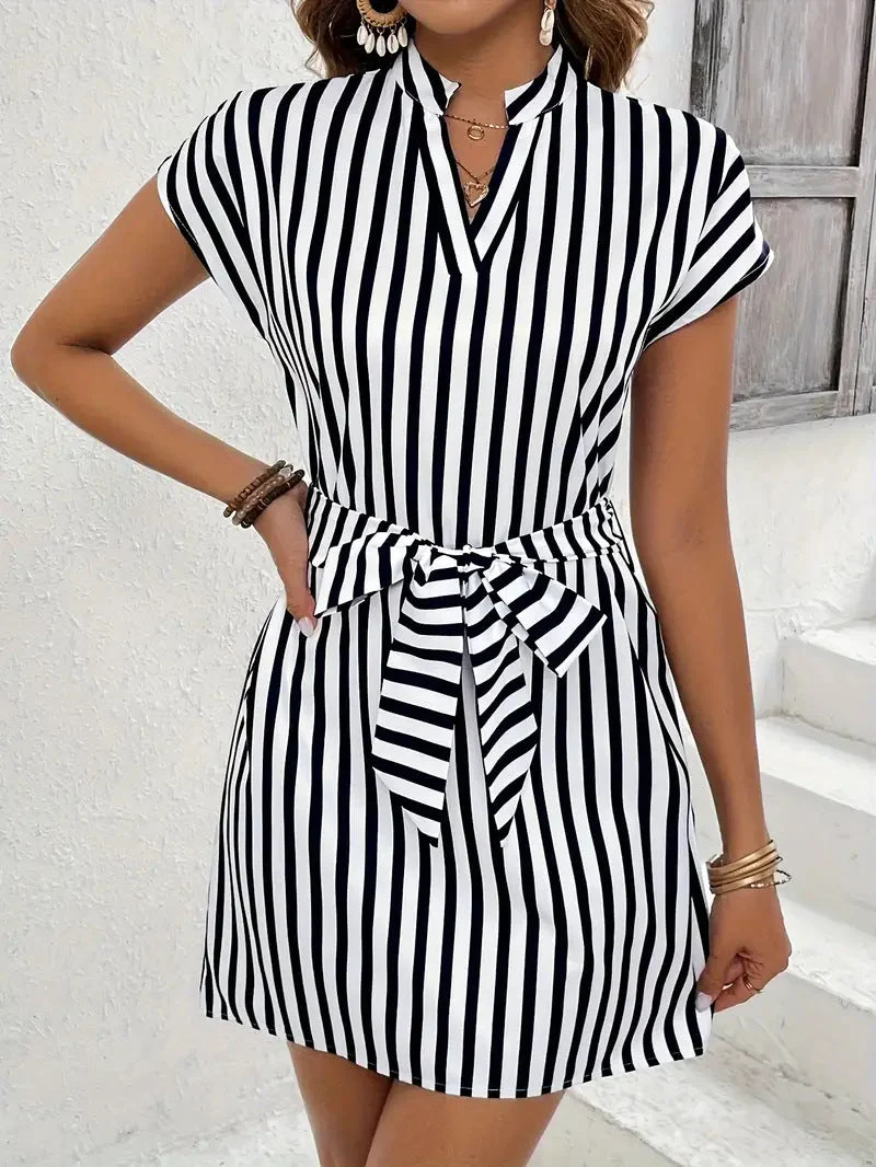 Damen Kurzarm Kleid mit Bindegürtel und elegantem Streifenmuster Drune