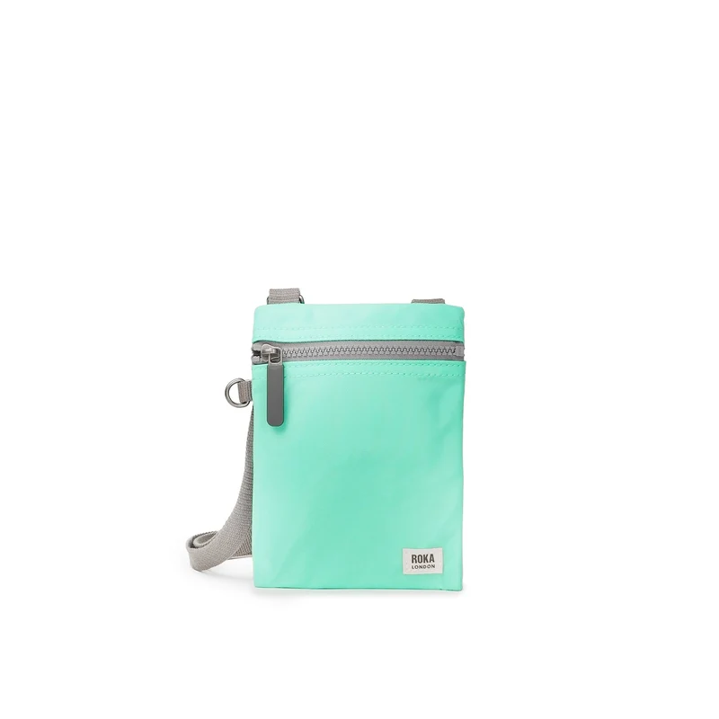 ROKA Chelsea Capri-Tasche aus recyceltem Nylon