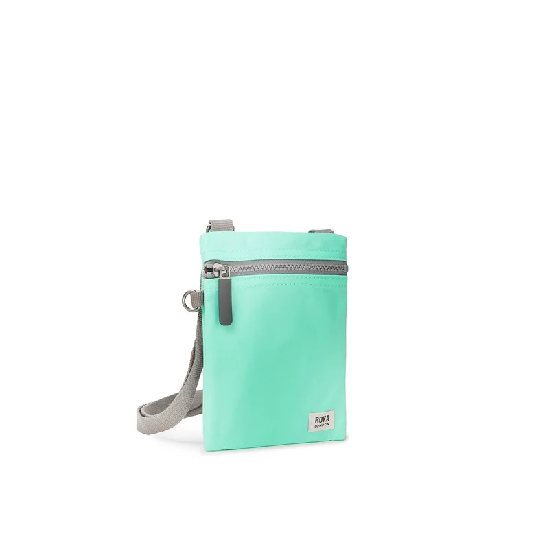 ROKA Chelsea Capri-Tasche aus recyceltem Nylon