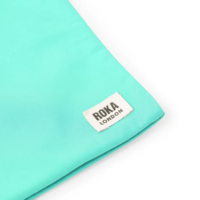 ROKA Chelsea Capri-Tasche aus recyceltem Nylon