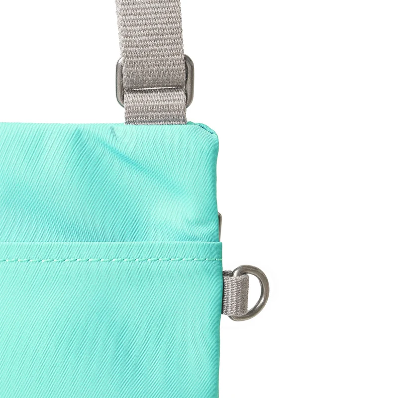 ROKA Chelsea Capri-Tasche aus recyceltem Nylon