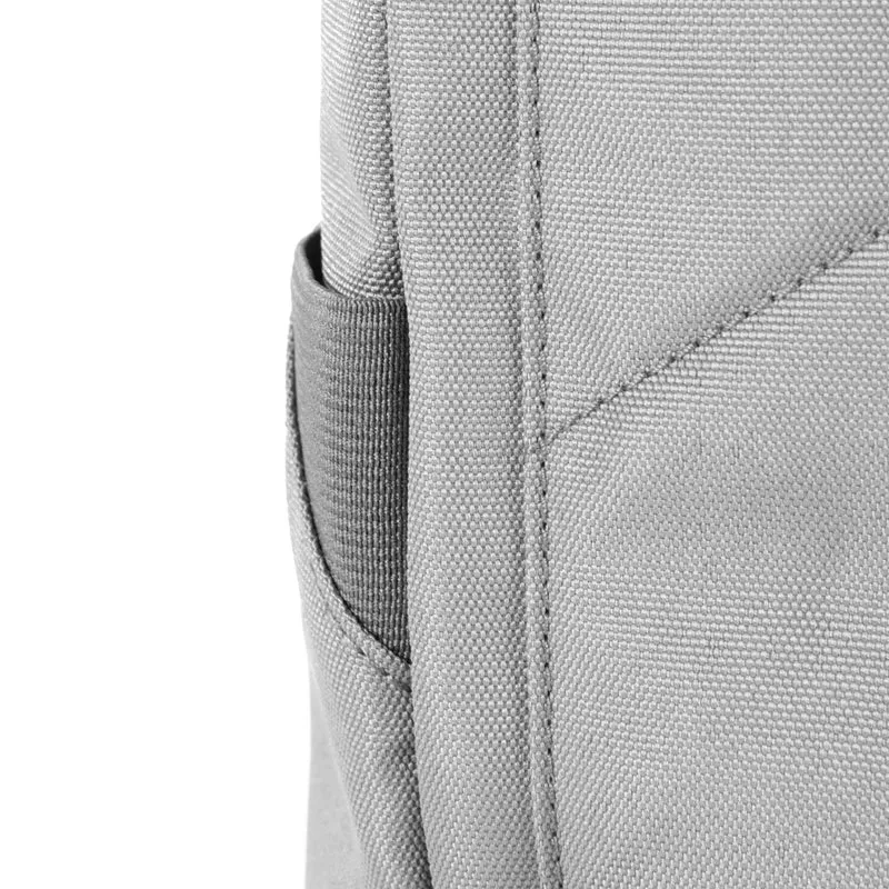 ROKA Finchley Eine stürmische kleine Tasche aus recyceltem Canvas