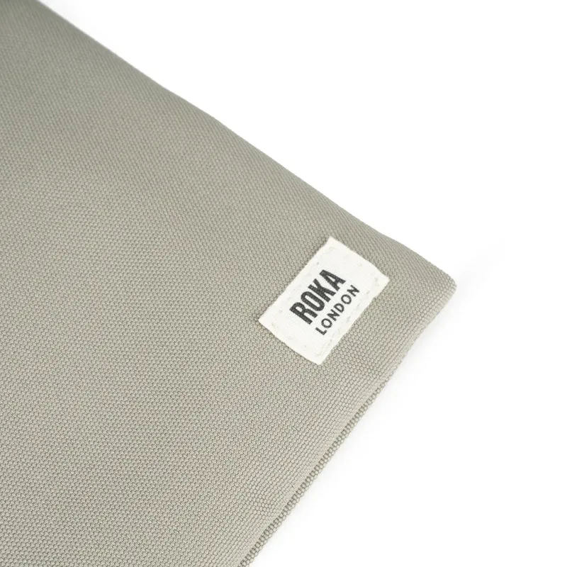 ROKA Chelsea Koriander-Tasche aus recyceltem Canvas