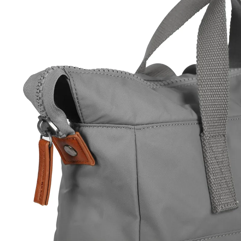 ROKA Bantry B Stormy Kleine Tasche aus recyceltem Nylon