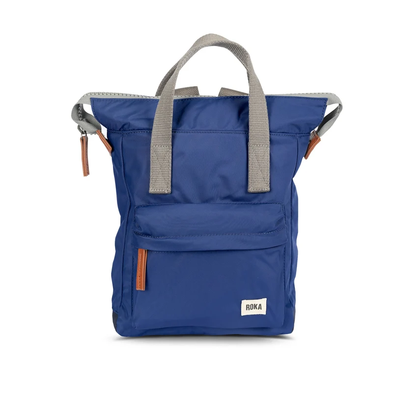 ROKA Bantry Kleine Tasche aus recyceltem Nylon, Farbe: Burnt Blue
