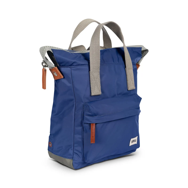 ROKA Bantry Kleine Tasche aus recyceltem Nylon, Farbe: Burnt Blue