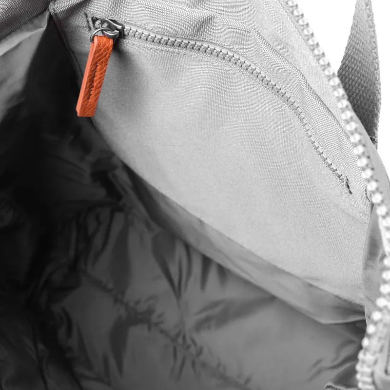 ROKA Bantry B Stormy Kleine Tasche aus recyceltem Canvas