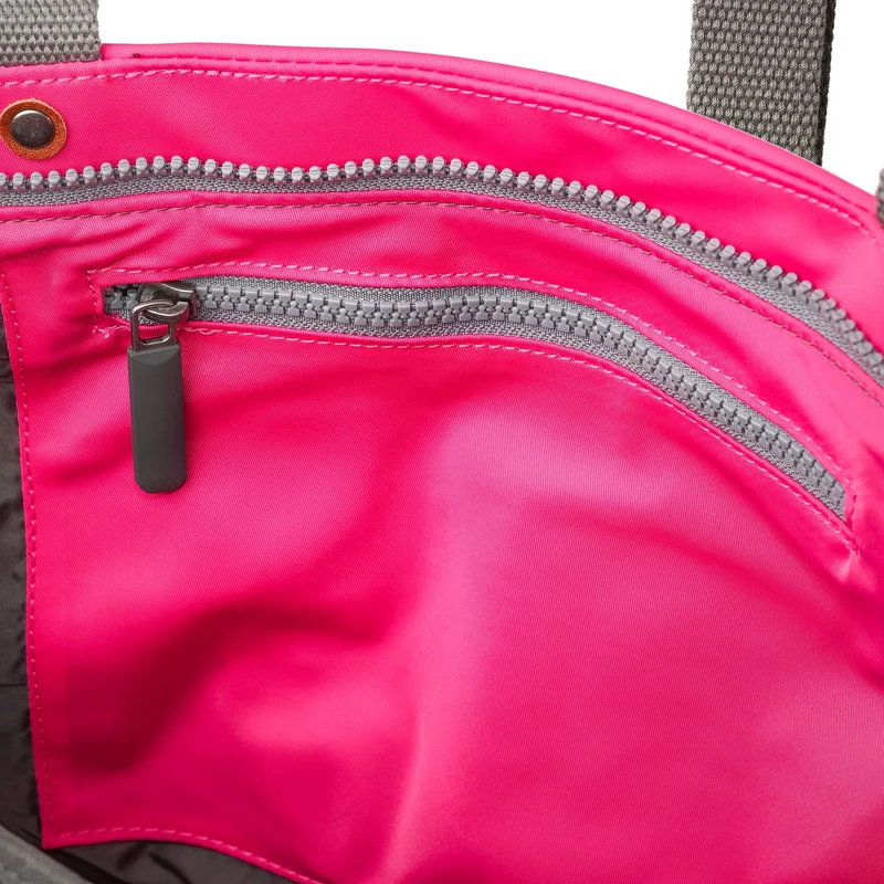 ROKA Trafalgar B Sparkling Cosmo Tasche aus recyceltem Nylon