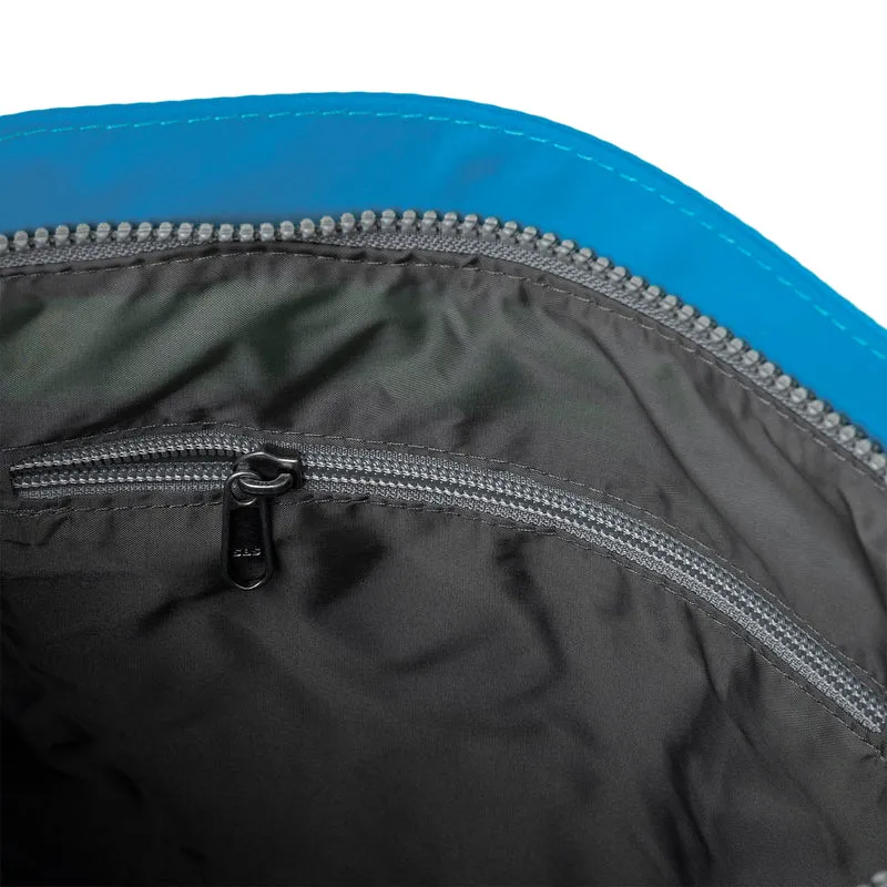 ROKA Kennington B Seaport Medium Tasche aus recyceltem Nylon