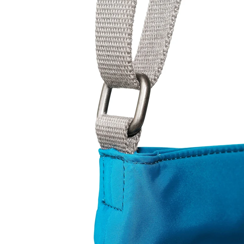 ROKA Kennington B Seaport Medium Tasche aus recyceltem Nylon
