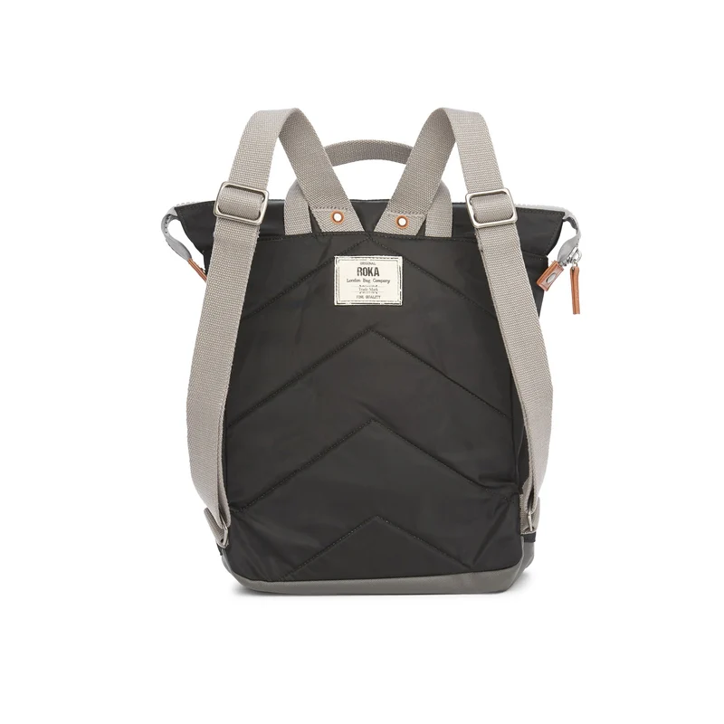 ROKA Bantry B Schwarze mittelgroße Tasche aus recyceltem Nylon