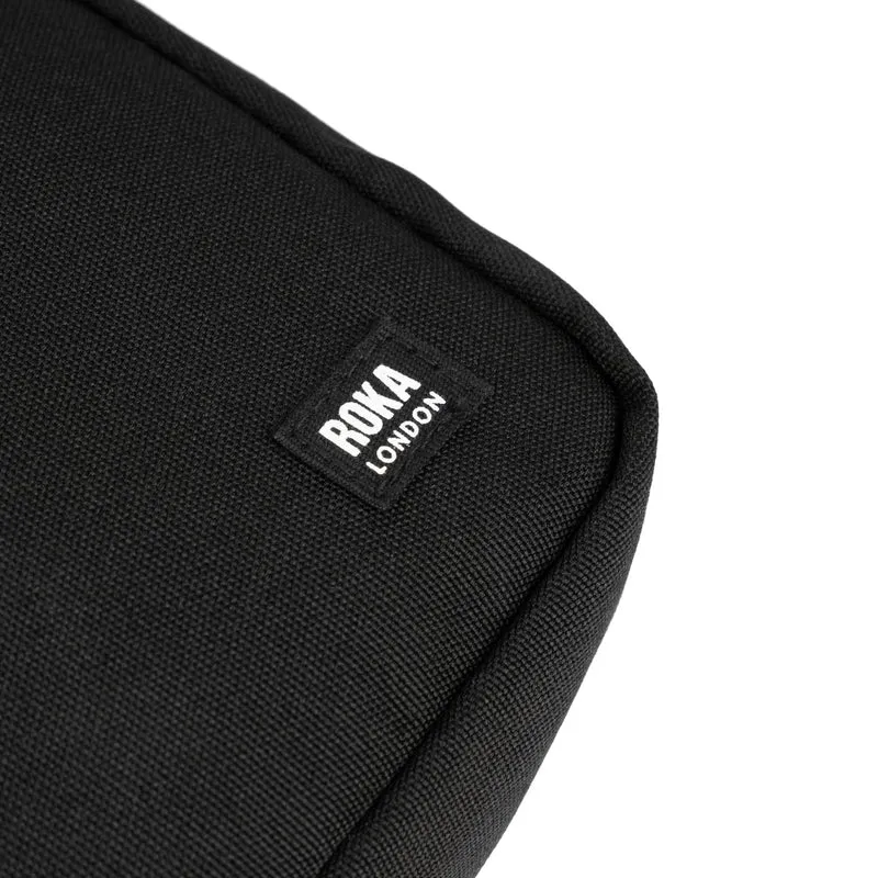 ROKA All Black Bond Ash-Tasche aus recyceltem Canvas