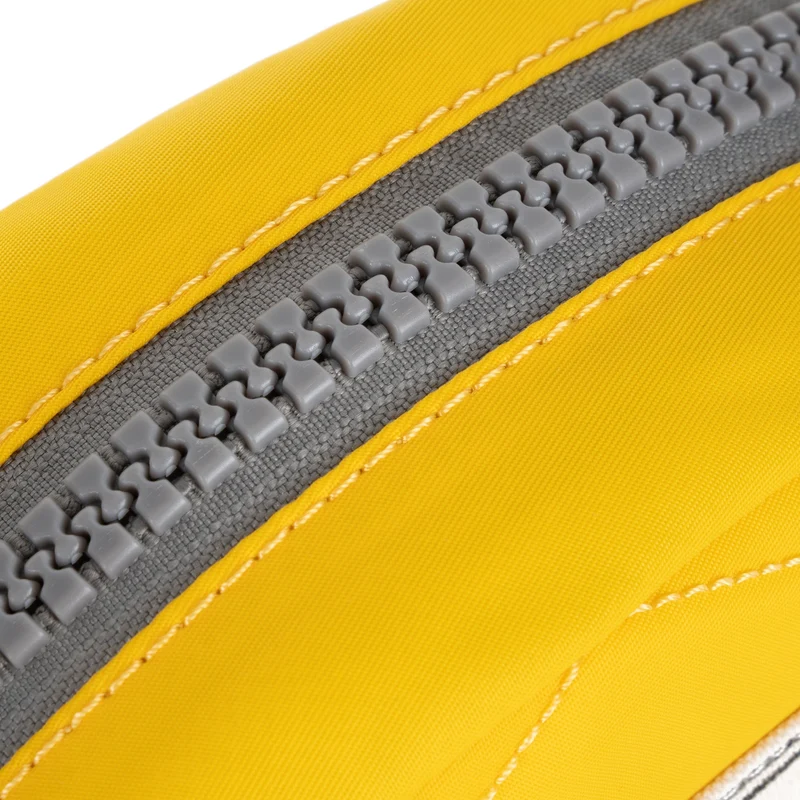 ROKA Paddington B Aspen Yellow Kleine Tasche aus recyceltem Nylon
