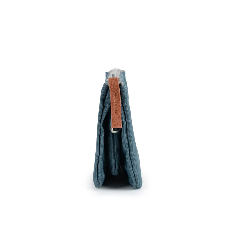 ROKA Carnaby Kleine, nachhaltige Canvas-Handtasche der Airforce