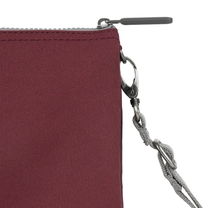 ROKA Carnaby Crossbody-Tasche Zinfandel XL aus recyceltem Canvas