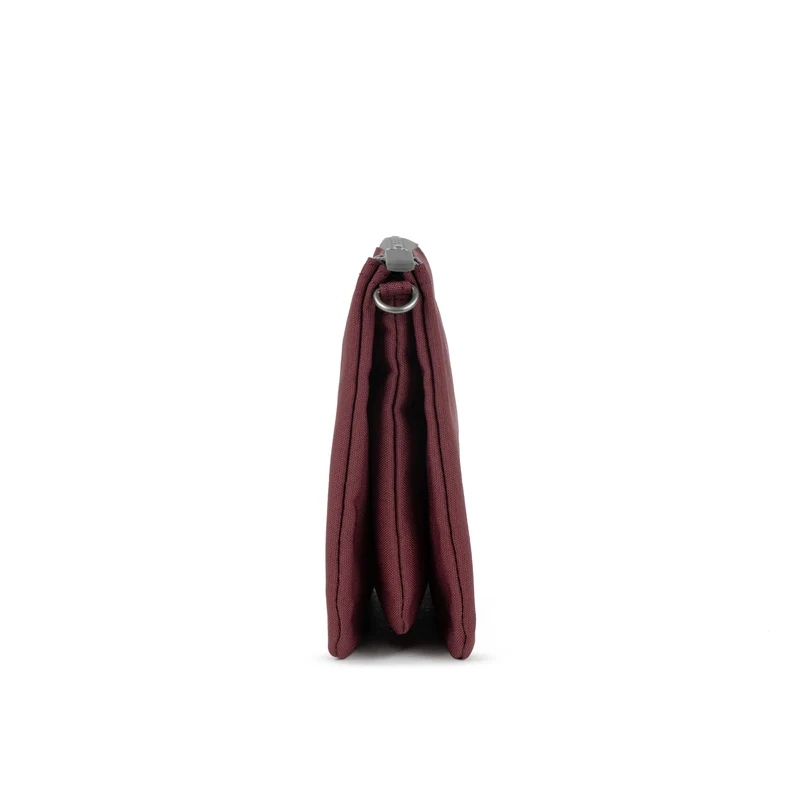 ROKA Carnaby Crossbody-Tasche Zinfandel XL aus recyceltem Canvas