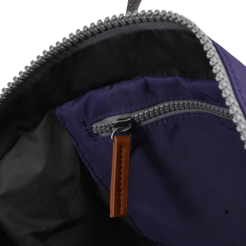 ROKA Canfield B Mulberry Medium Tasche aus recyceltem Nylon