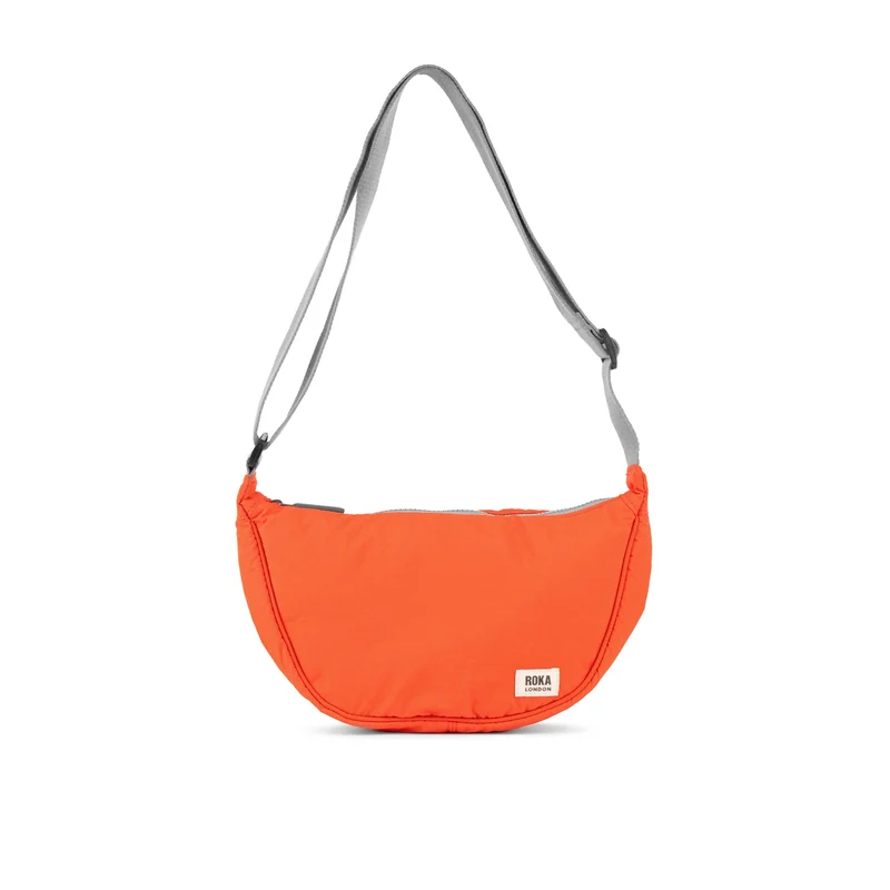 ROKA Farringdon Mandarinenfarbene Tasche aus recyceltem Taslon