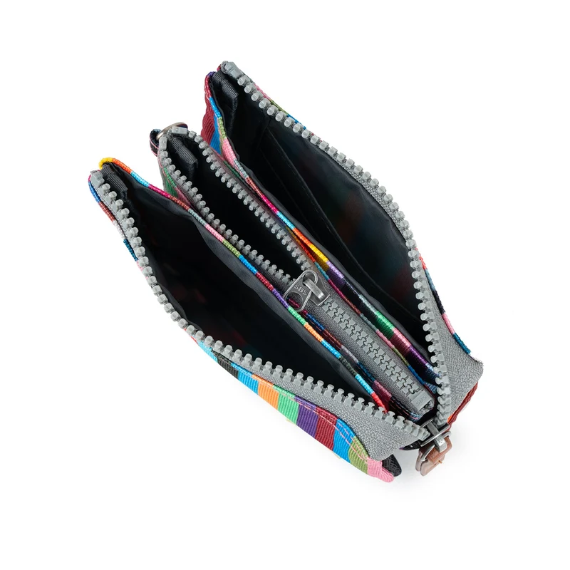 ROKA Carnaby Kleine Handtasche aus recyceltem Canvas mit mehreren Streifen