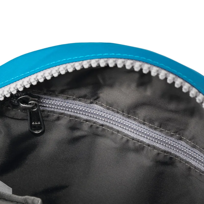 ROKA Paddington B Seaport Kleine Tasche aus recyceltem Nylon