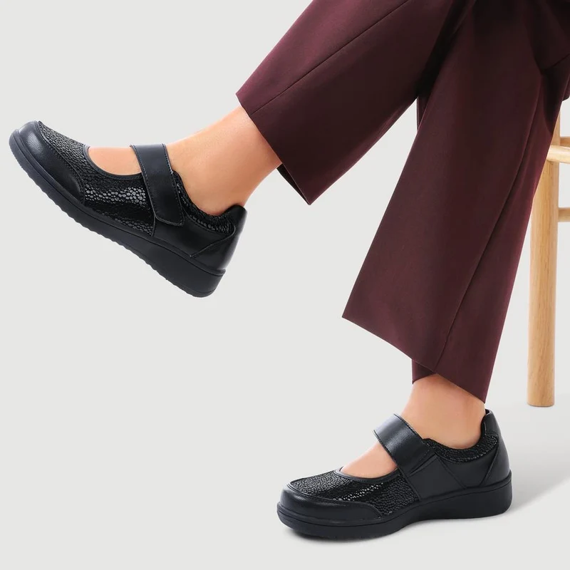 Wide Fit Leather Mary Janes - BRK42012 / 328 095 - Black