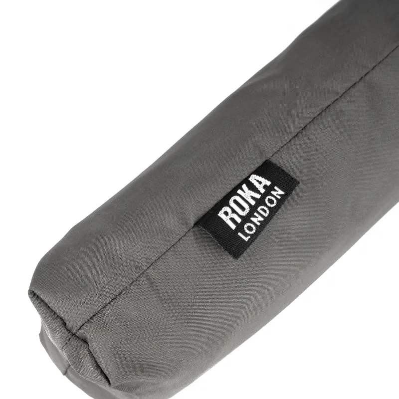ROKA Waterloo Regenschirm aus recyceltem Nylon in Graphit/Cranberry