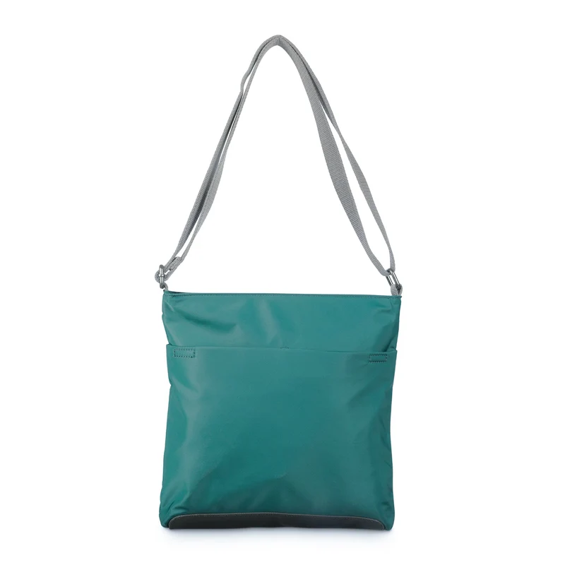 ROKA Kennington B Türkisfarbene mittelgroße Tasche aus recyceltem Nylon