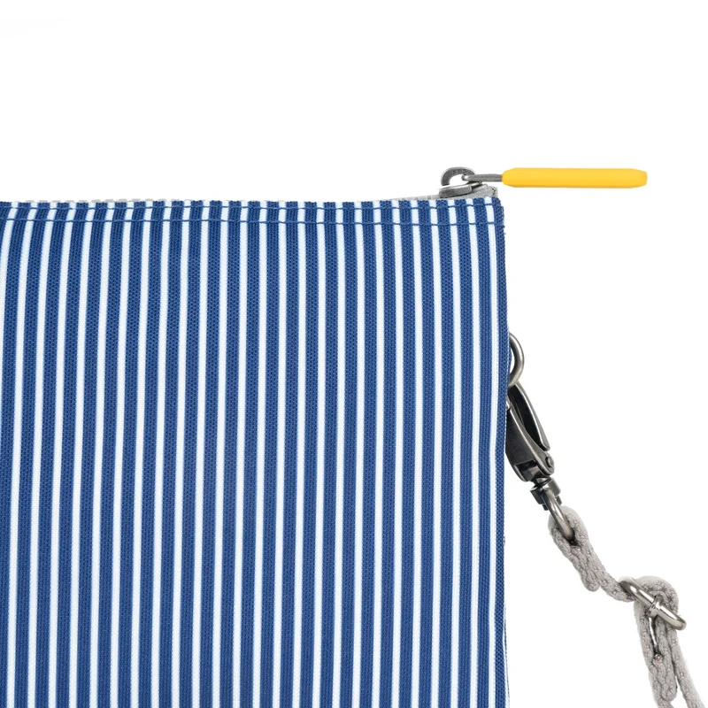 ROKA Carnaby XL-Tasche aus recyceltem Canvas mit Hickory-Streifen