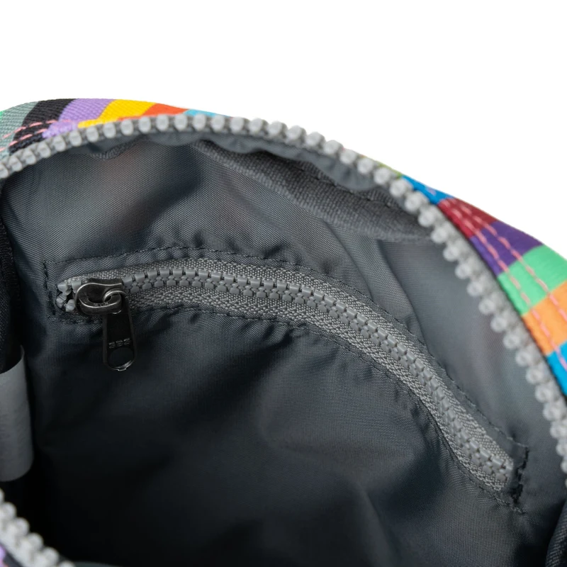 ROKA Bond Mehrfarbig gestreifte Einheitsgröße-Tasche aus recyceltem Canvas