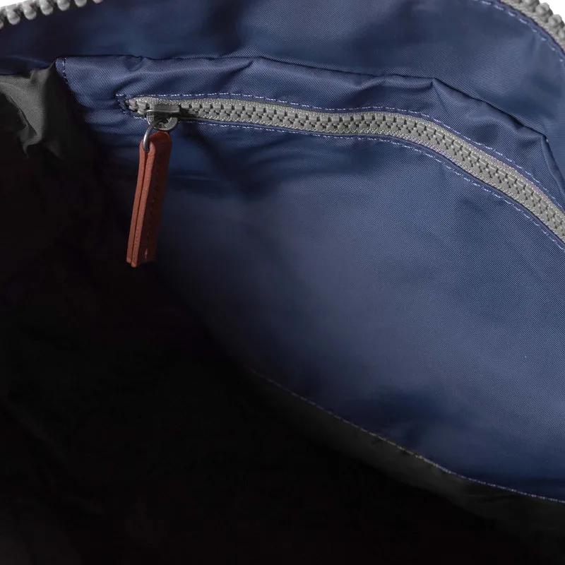 ROKA Bantry B Airforce Kleine Tasche aus recyceltem Nylon