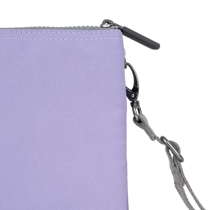 ROKA Carnaby Umhängetasche aus recyceltem Canvas, Lavendel XL