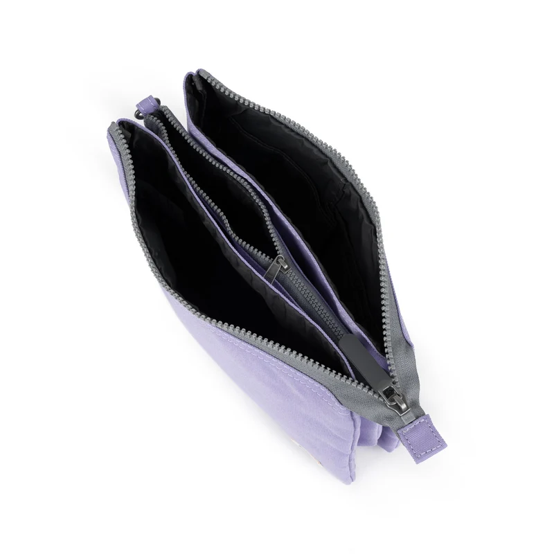 ROKA Carnaby Umhängetasche aus recyceltem Canvas, Lavendel XL