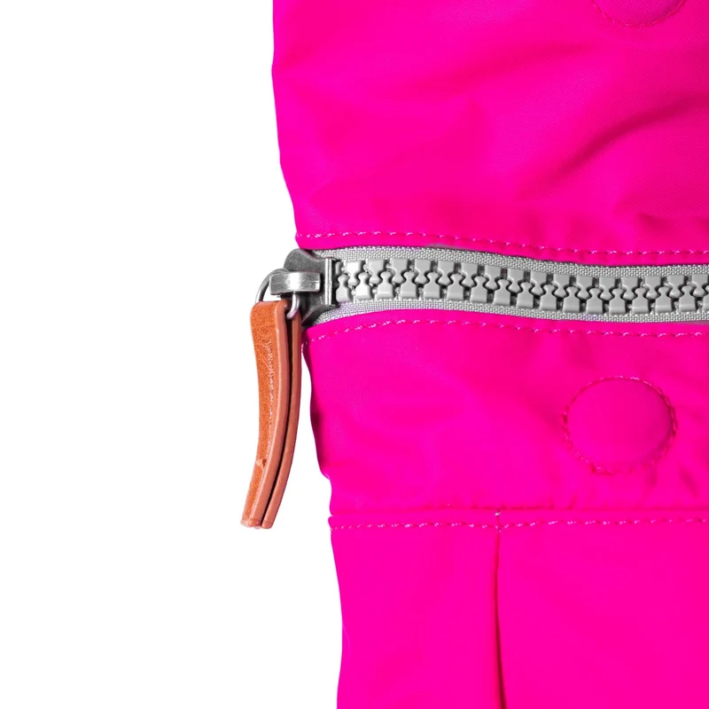 ROKA Canfield B Candy Medium Tasche aus recyceltem Nylon