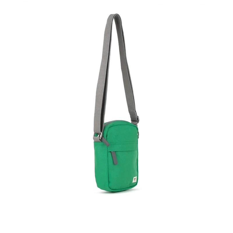 ROKA Bond Mountain Green Einheitsgröße Tasche aus recyceltem Canvas
