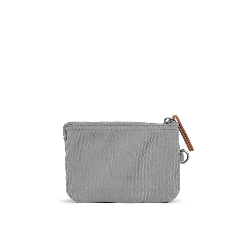 ROKA Carnaby Stormy kleine Handtasche aus recyceltem Canvas