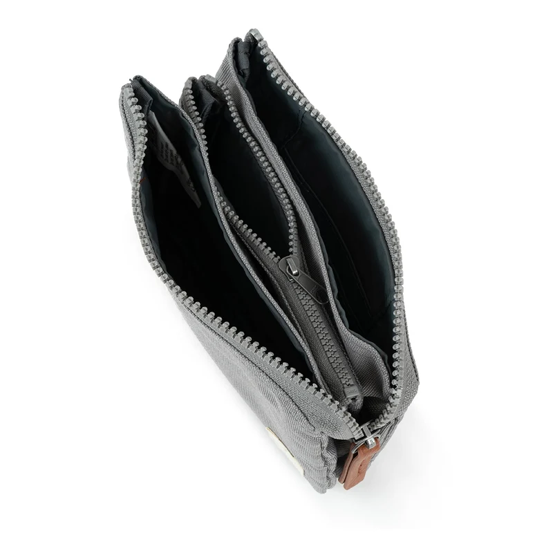ROKA Carnaby Stormy kleine Handtasche aus recyceltem Canvas