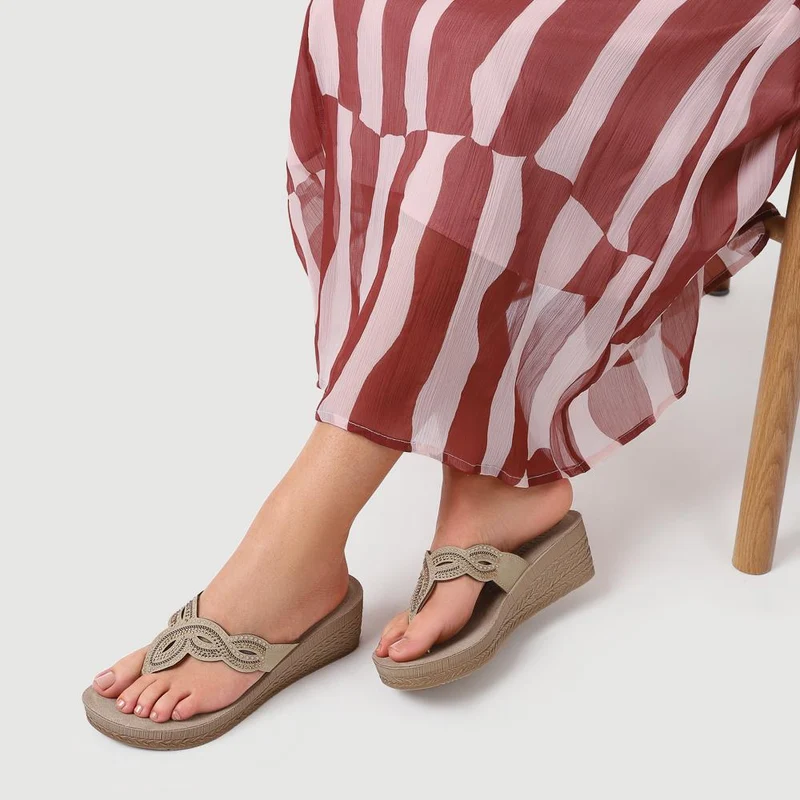 Embellished Wedge Toe Post Sandals - INB41026 / 327 353 - Gold