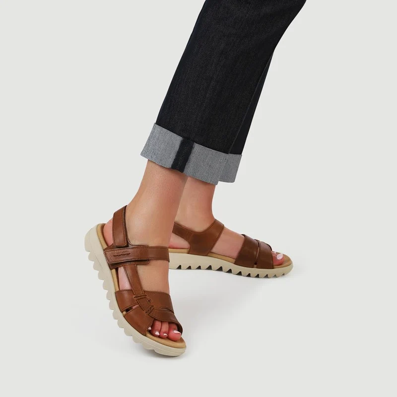 Chang Leather Dual Touch Fastening Sandals - GAB41526 / 327 033 - Tan
