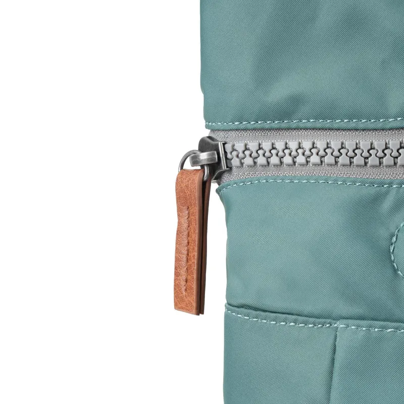 ROKA Canfield B Sage Medium Tasche aus recyceltem Nylon