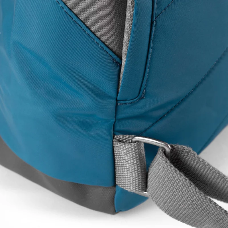 ROKA Canfield B Marine Medium Tasche aus recyceltem Nylon