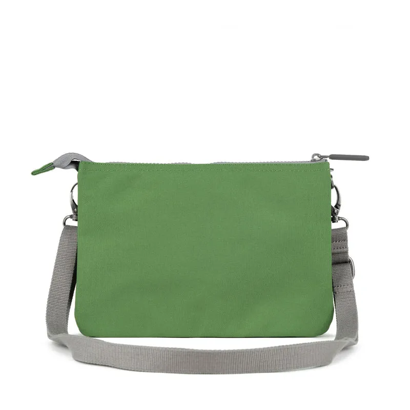 ROKA Carnaby Crossbody-Tasche aus recyceltem Canvas, Farbe Foliage XL