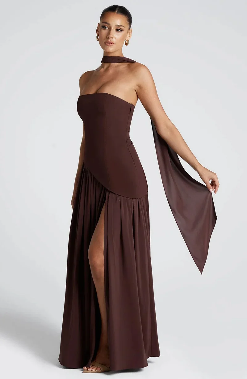 Elegantes Korsettkleid mit Schal-Detail und hohem Schlitz | Damenmode