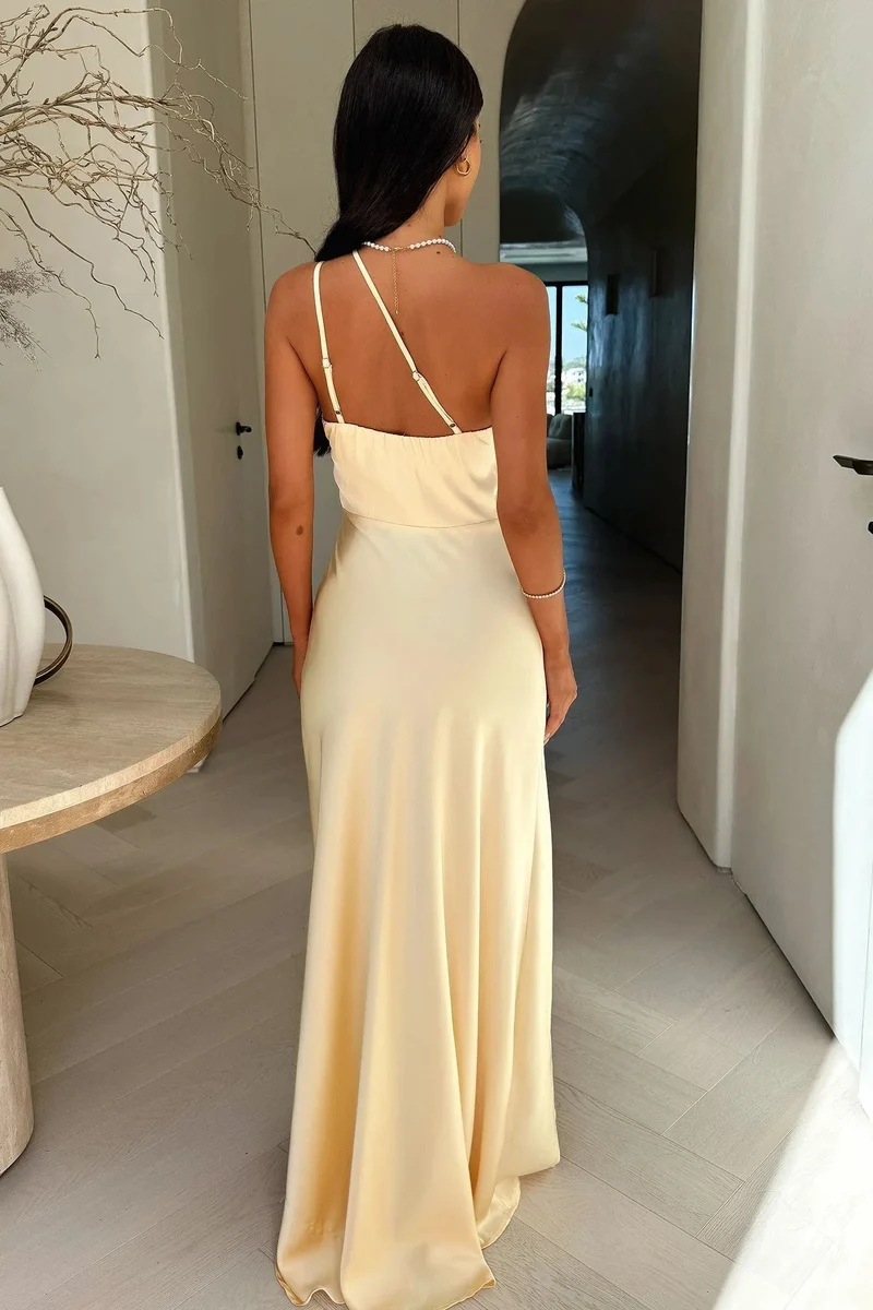Beiges asymmetrisches Maxikleid mit Schlitz für Damen